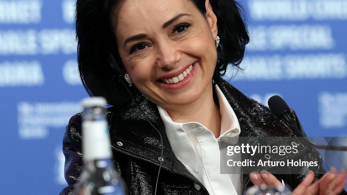 Özgü Namal Berlin’de Devleşti: Gümüş Ayı Yolunda Tarihi Gece! haberi ile ilgili en güncel görsel analizi